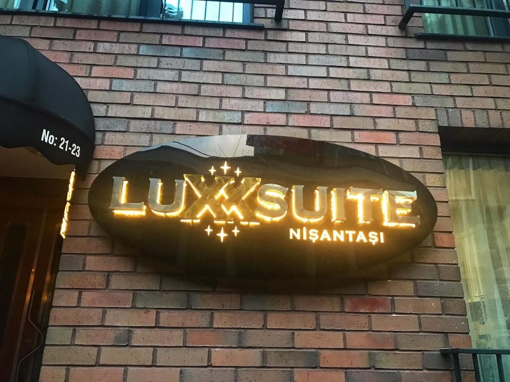 Luxx Suite 7/40