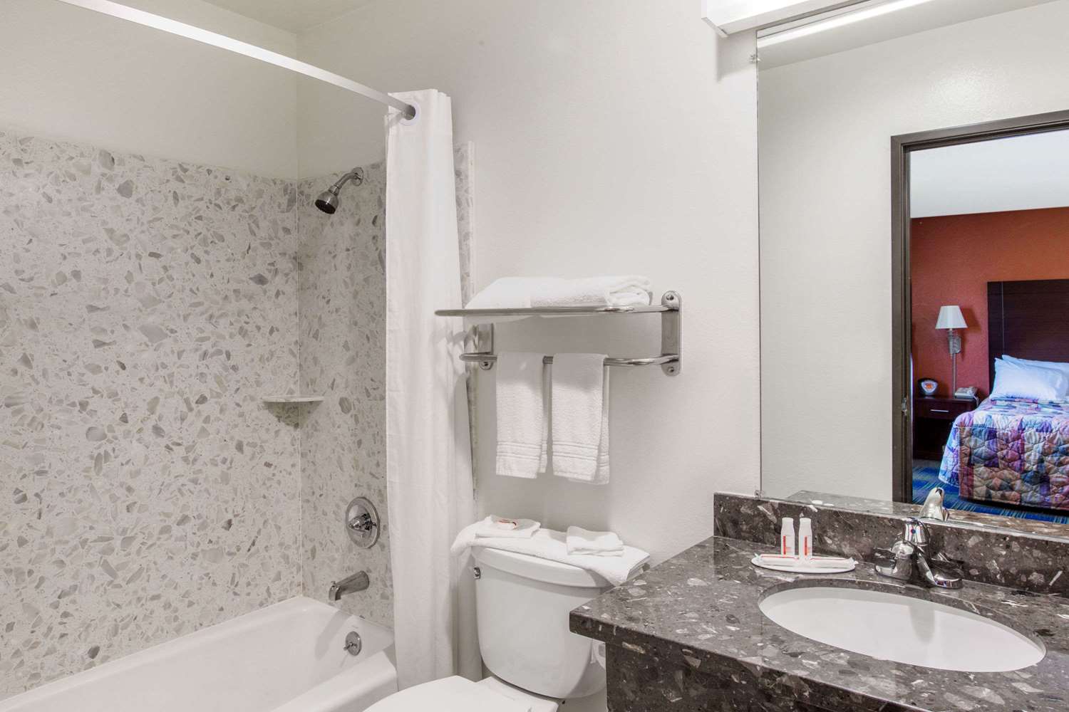 Days Inn By Wyndham Fremont 13/14