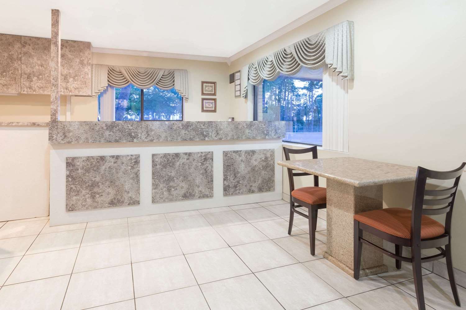 Super 8 By Wyndham Ft Walton Beach 2/4