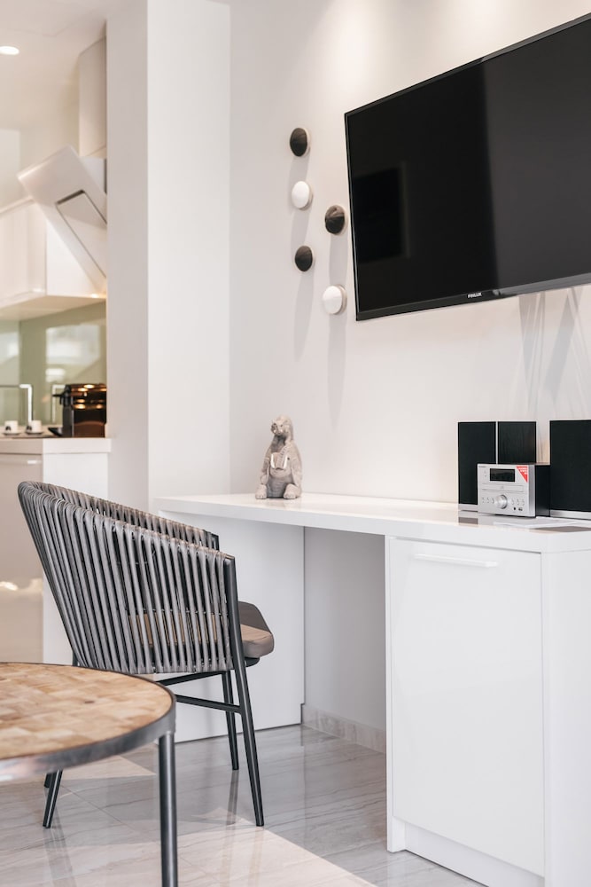 Minthi Boutique Apartments 7/50