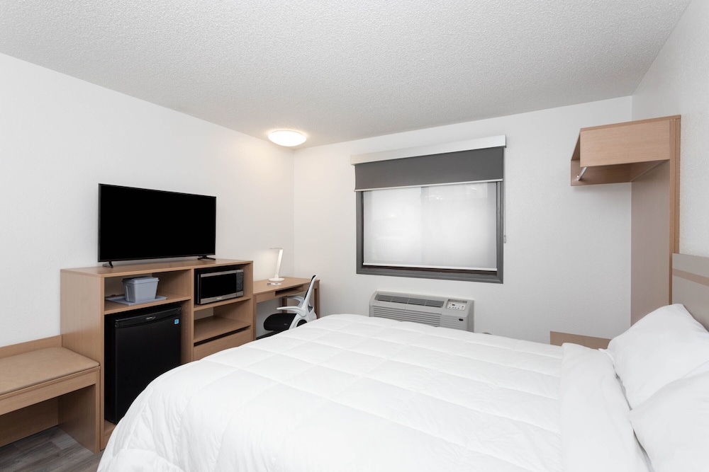 Travelodge by Wyndham Elkhart 13/54