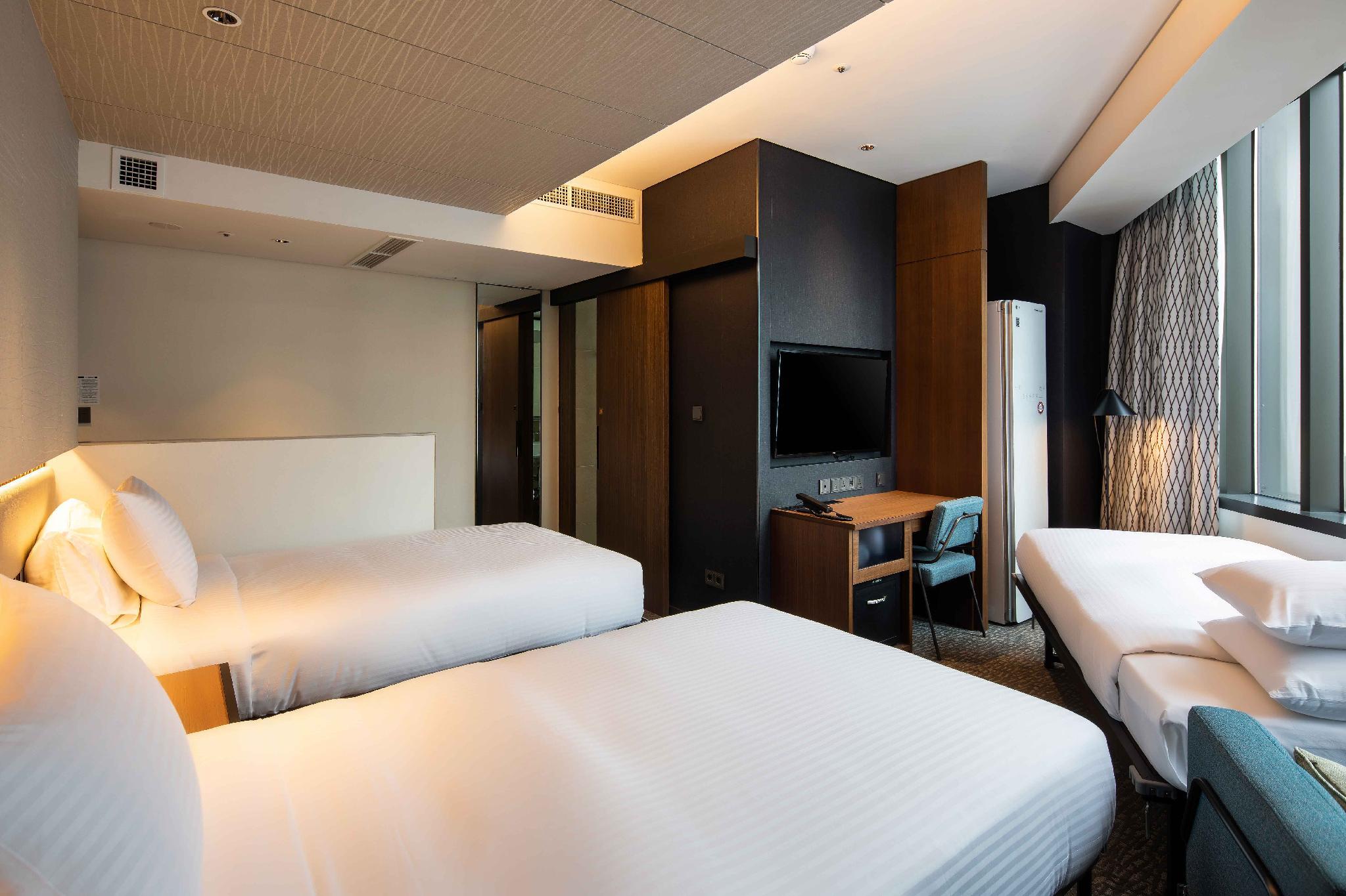 Corner Twin with Extra Bed