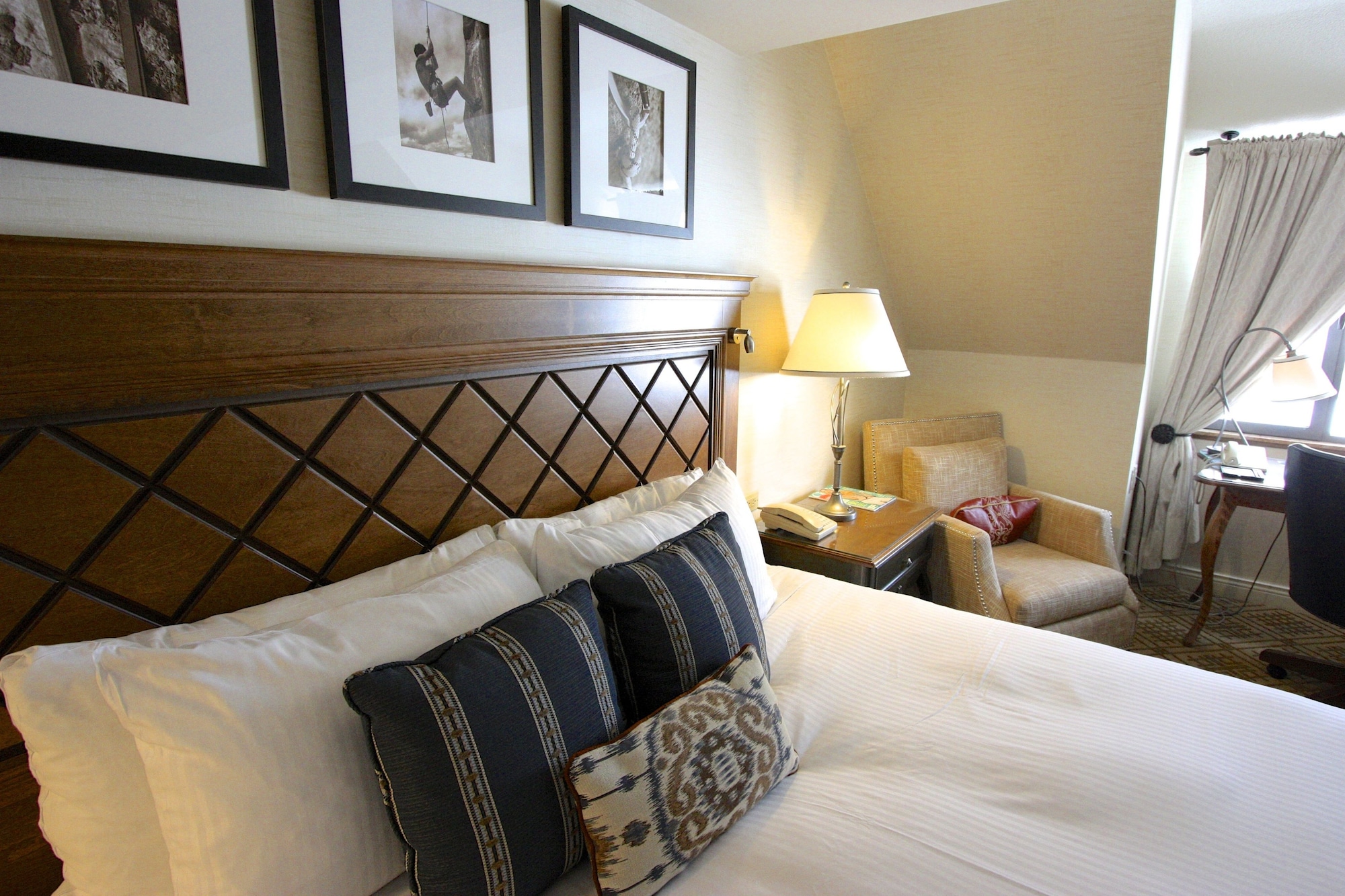 Fairmont, Junior Suite, Queen Bed, Kitchenette
