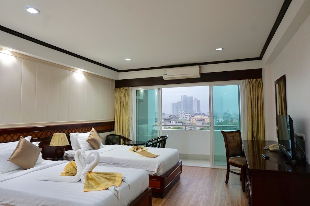 Miloft Sathorn Hotel 6/49