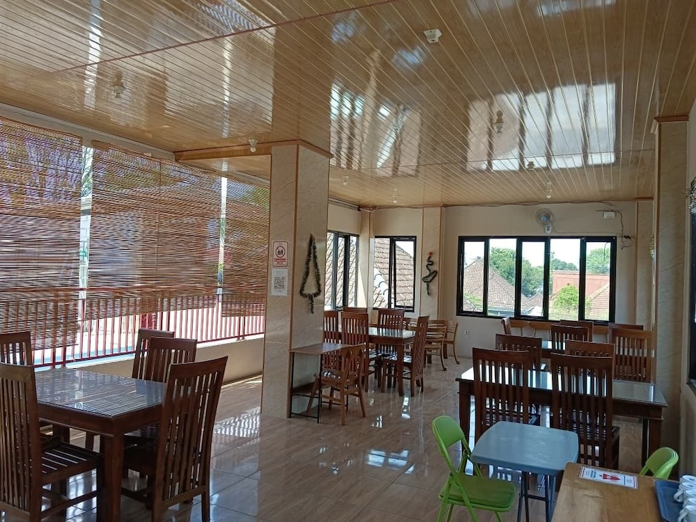 Hotel O Guest House Amalia Malang 43/52
