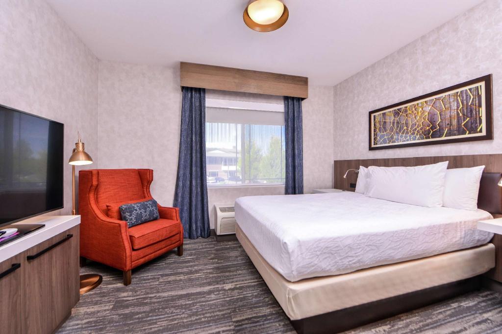 1 BEDROOM, SUITE, QUEEN BED