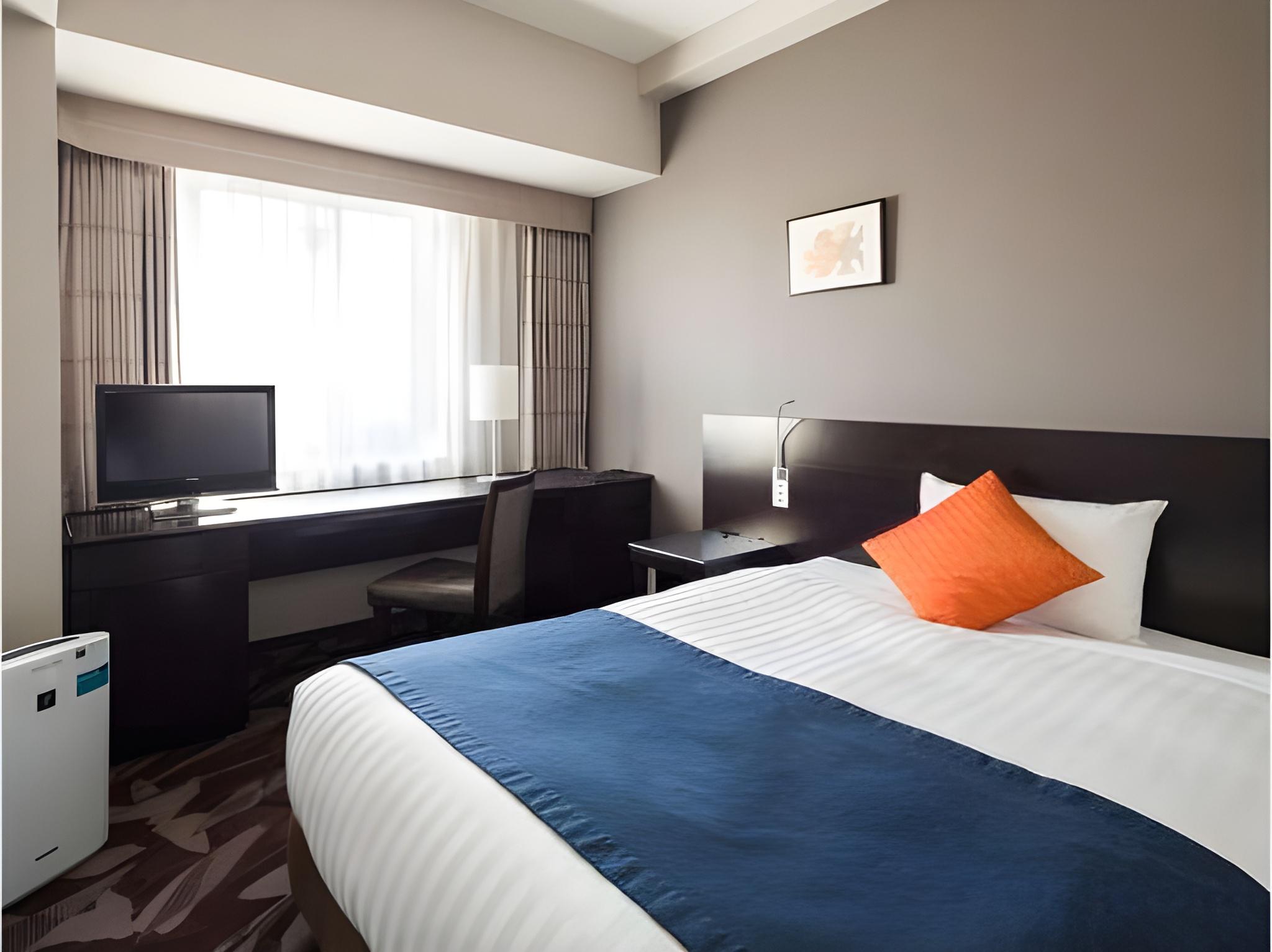 Semi Room, Semi Double Bed
