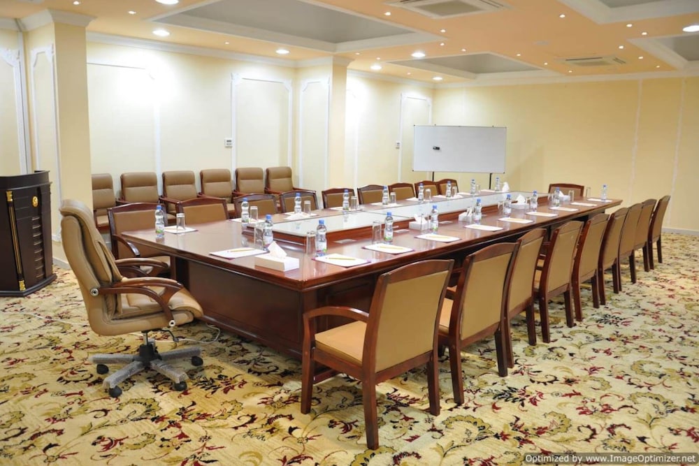 Royal Garden Hotel 15/19