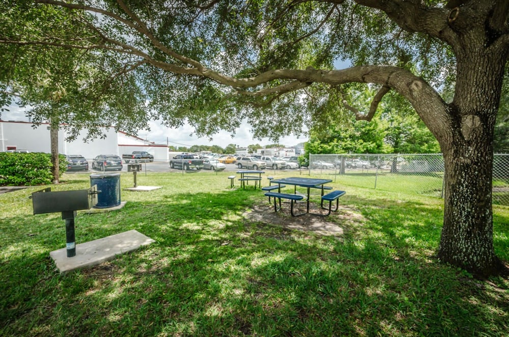 Suburban Extended Stay Clearwater 30/33