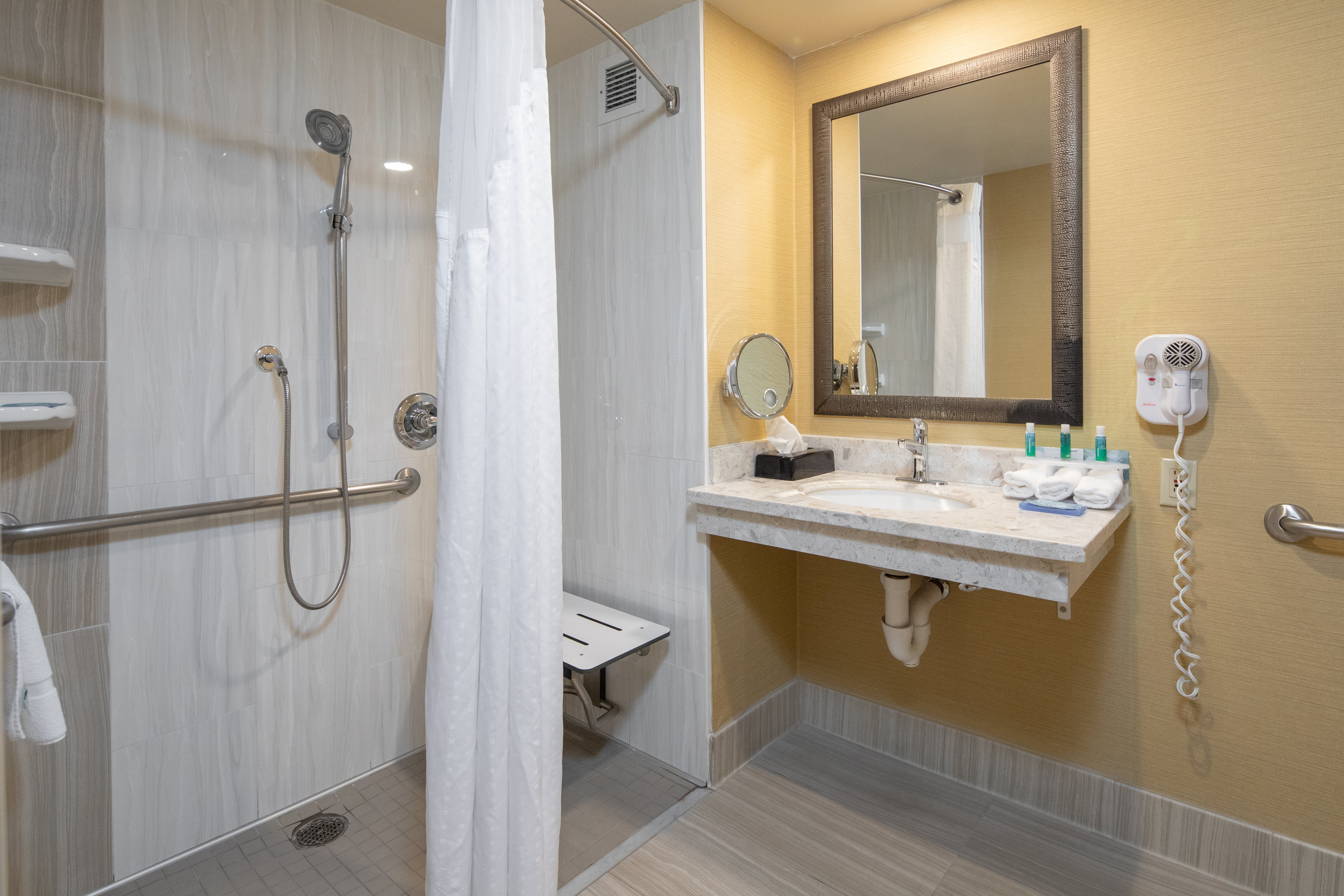 Holiday Inn Express Castro Valley 65/71