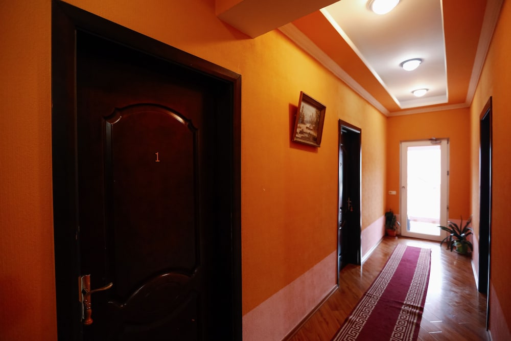 ISAKA HOTEL 44/74