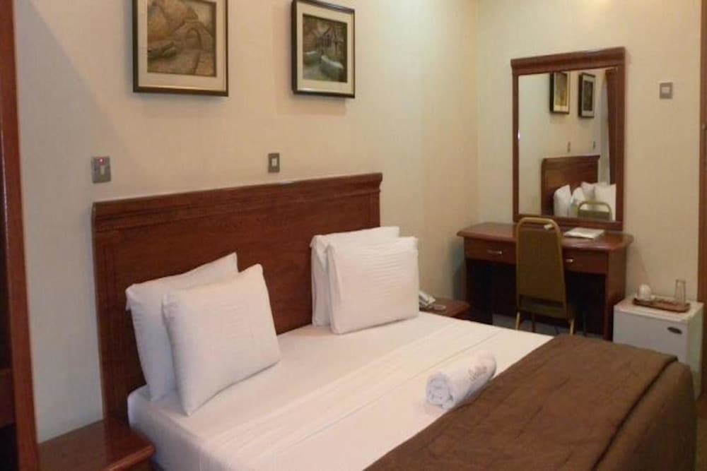 Solitude Hotel Victoria Island 9/30