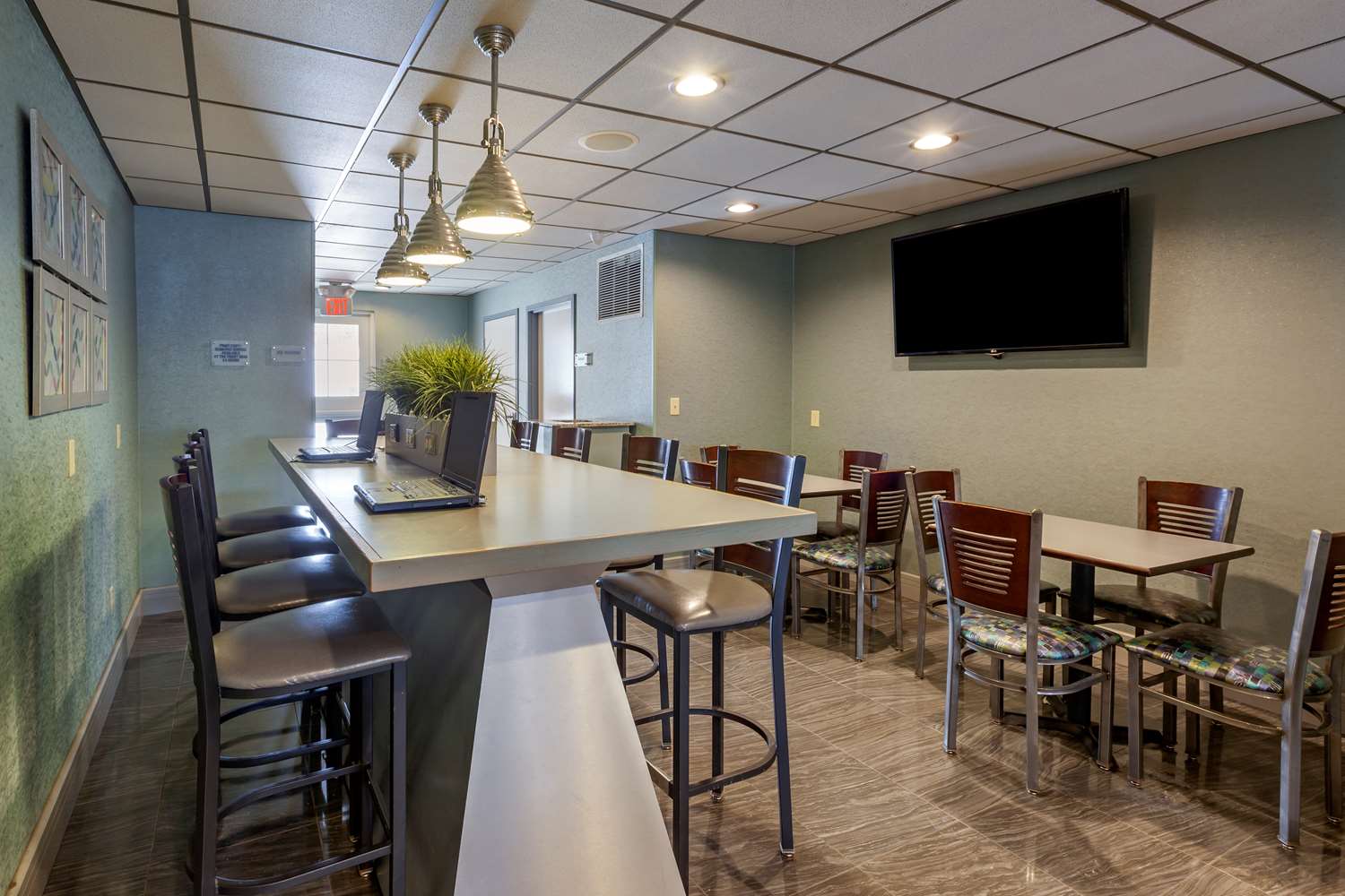 Best Western Plus Woodstock Inn & Suites 17/22