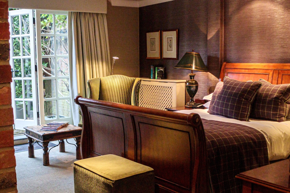 Langshott Manor 44/76