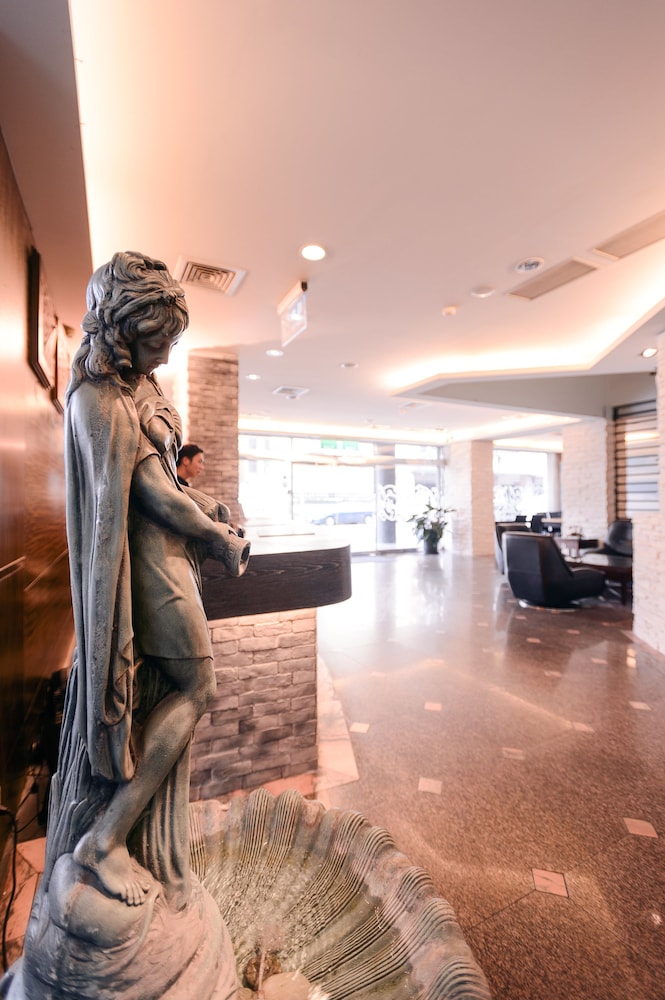 Waugh Den Hotel 12/61
