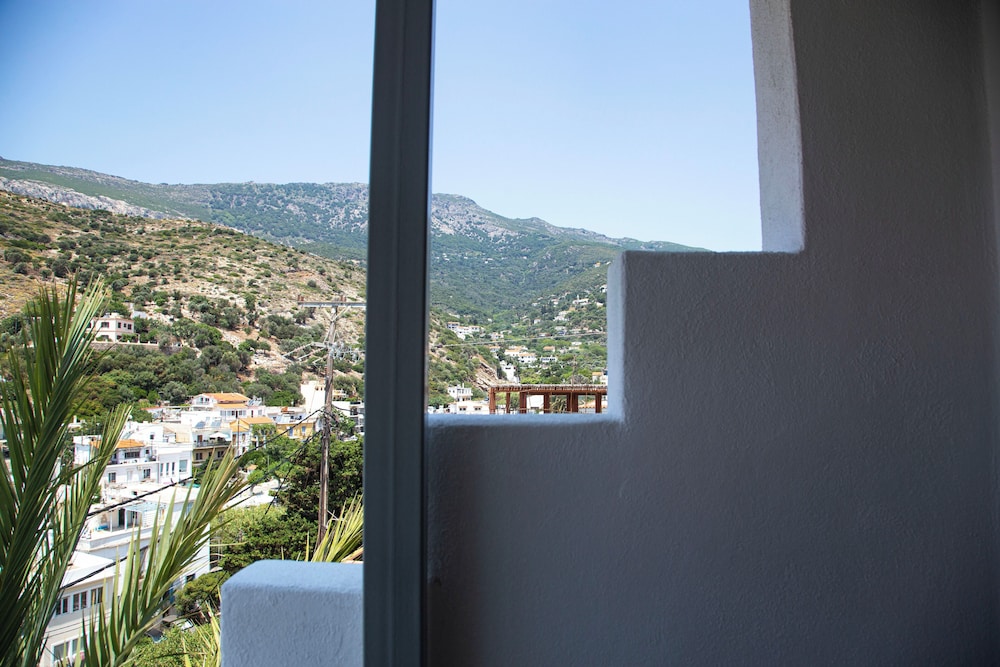 Kastro Hotel 88/100