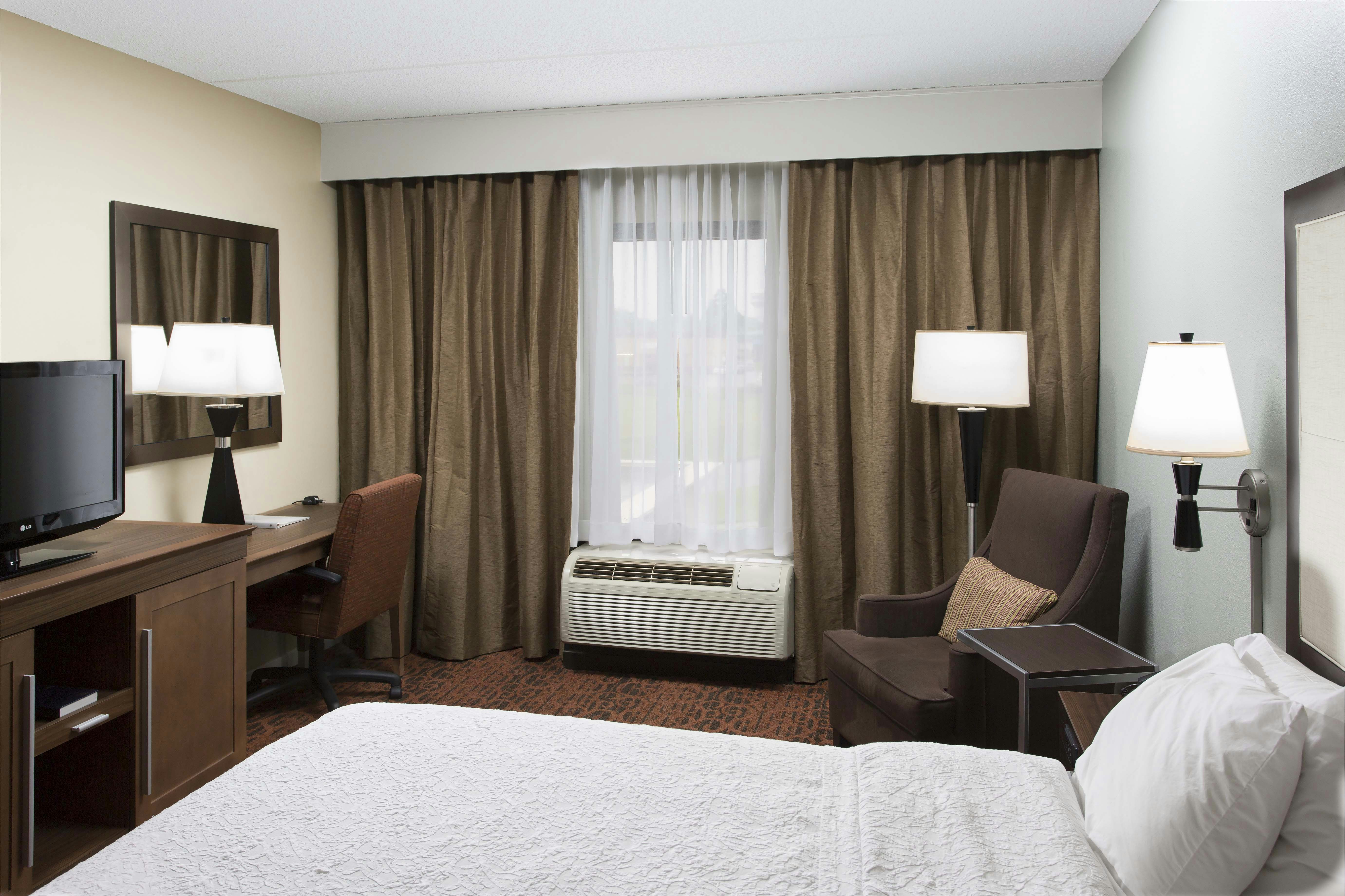 استوديو بسرير كينج، Hampton Inn by Hilton Troy 2/4