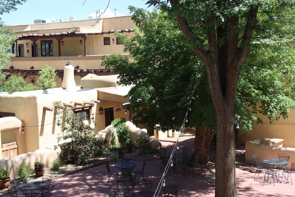 Sagebrush Inn Suites 3/81