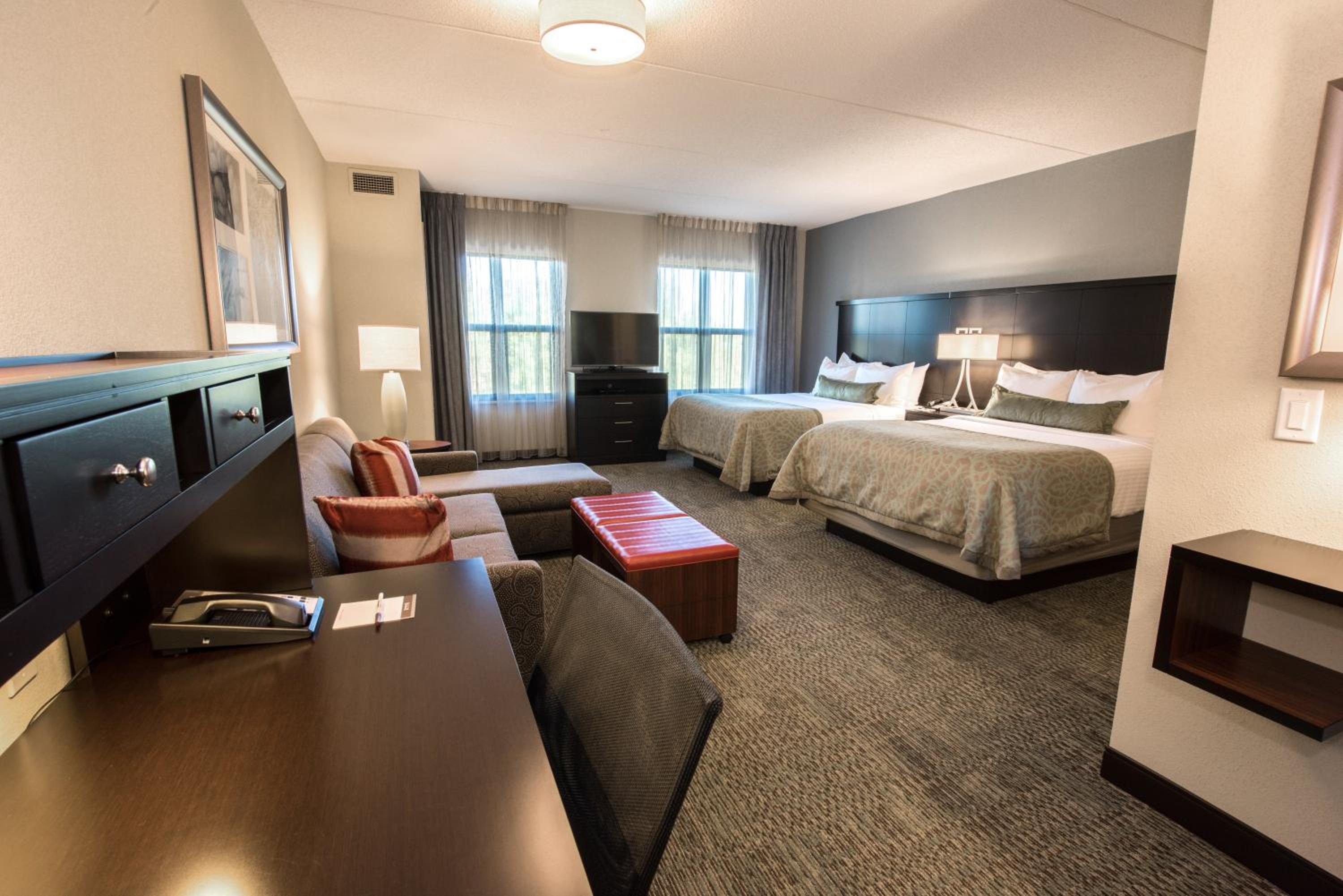 جناح بسرير كينج بغرفتي نوم، Staybridge Suites Albany Wolf Rd Colonie Center 4/8