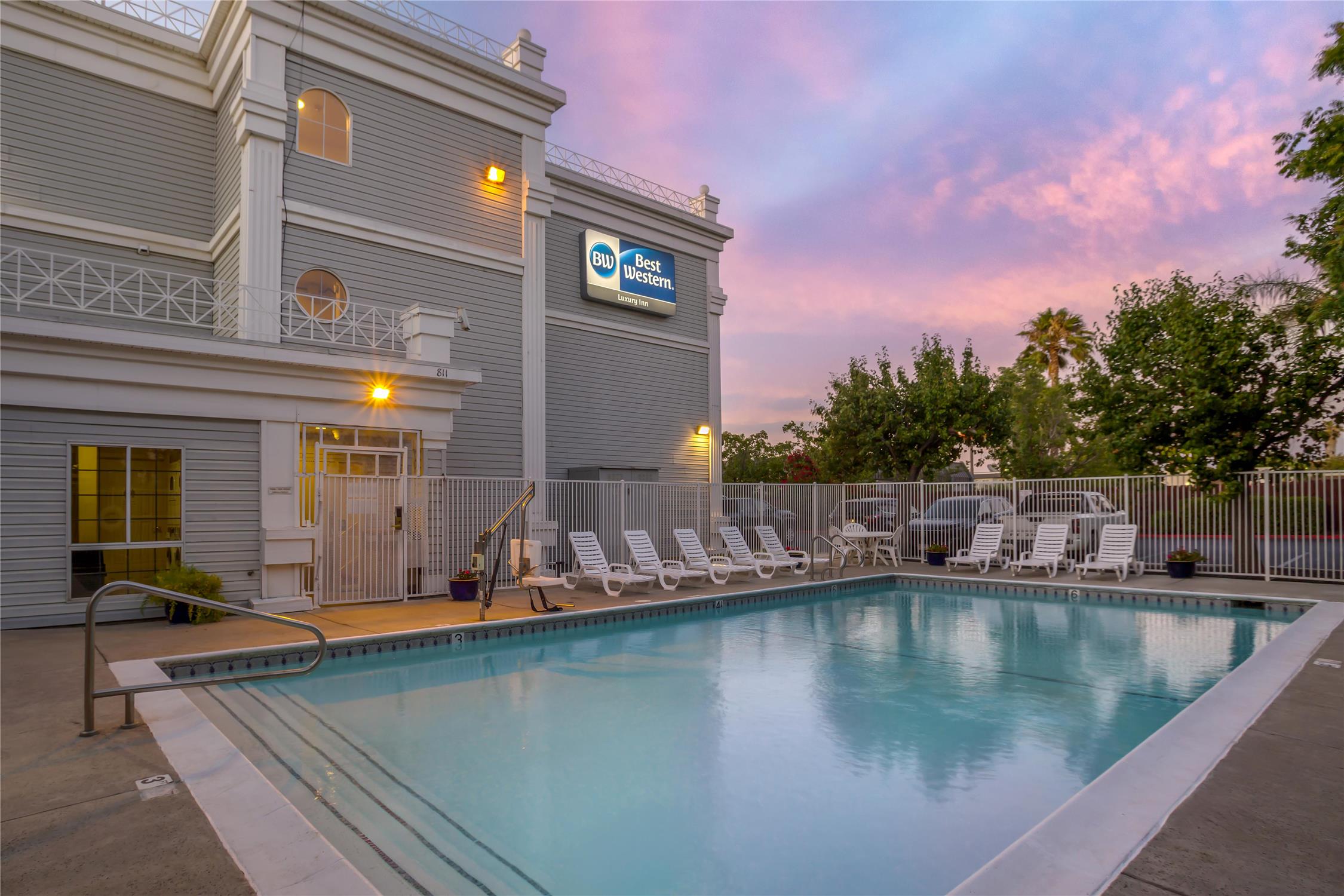 Best Western Luxury Inn 2/37