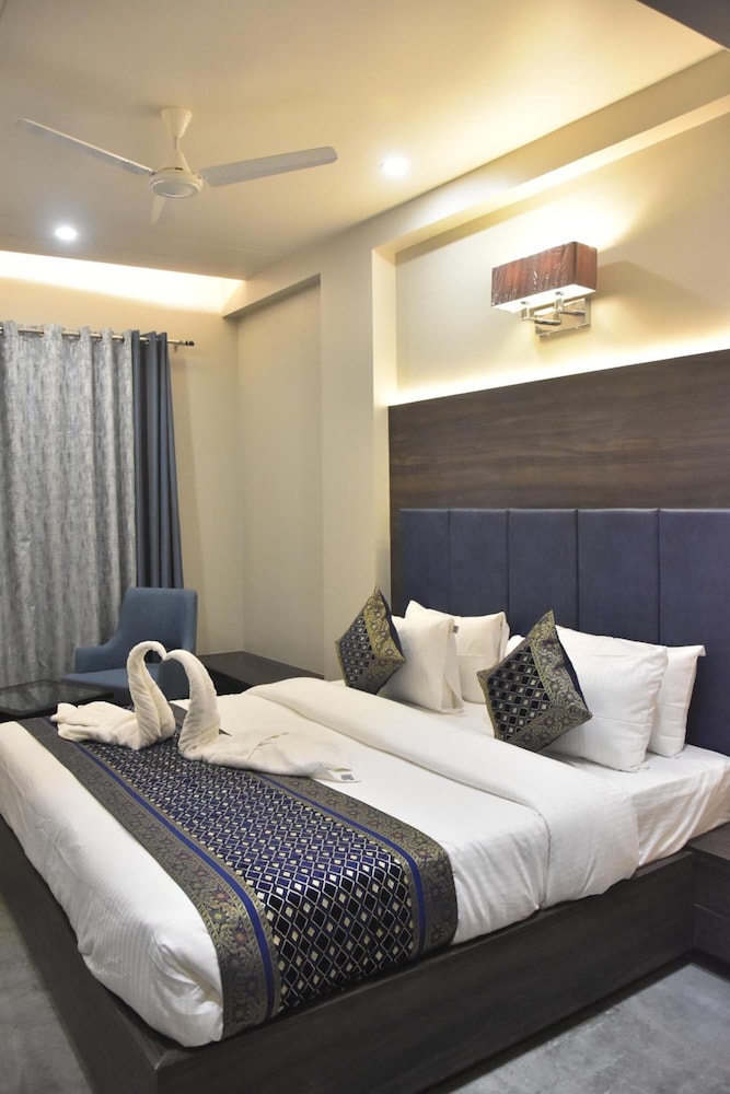 Hotel Abhinav International 15/26