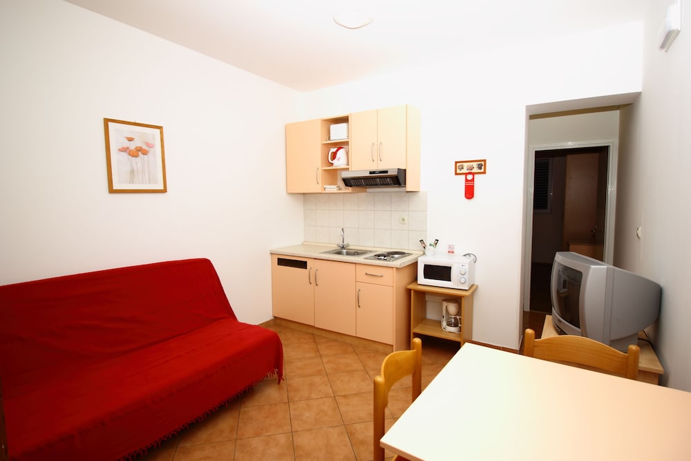 Bacan Serviced Apartments 38/64