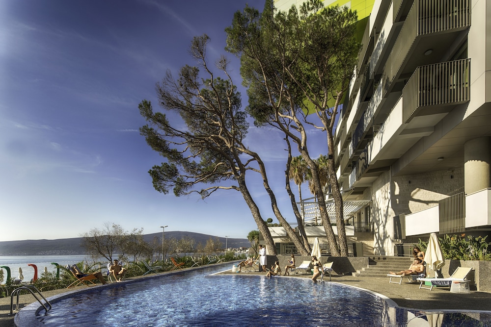 Carine Hotel Park 56/61