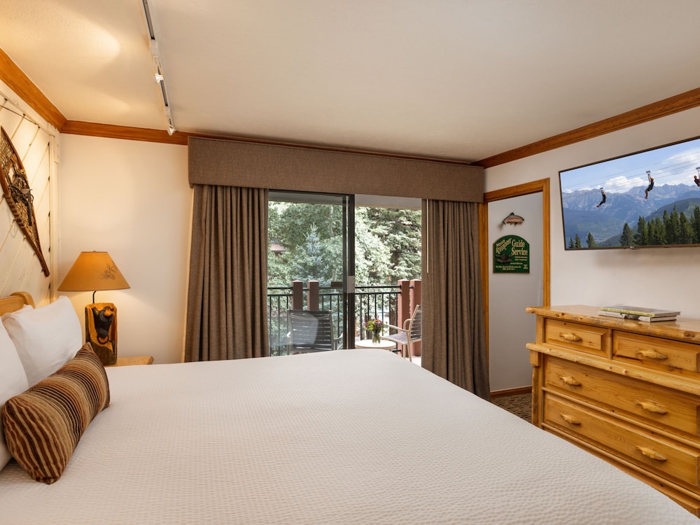 The Stonebridge Inn A Destination Hotel 8/45