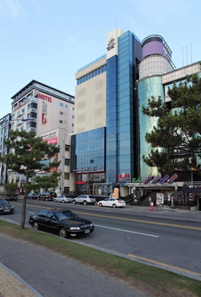 Galaxy Hotel 69/78