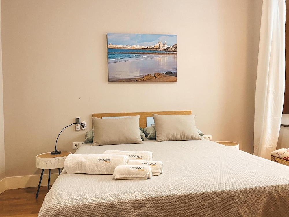 Apodaca Rooms 8/33