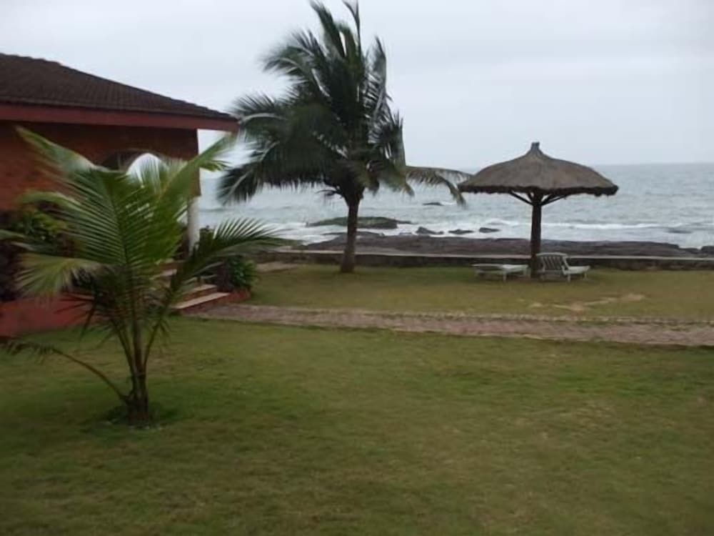 COCONUT GROVE BEACH RESORT 52/66