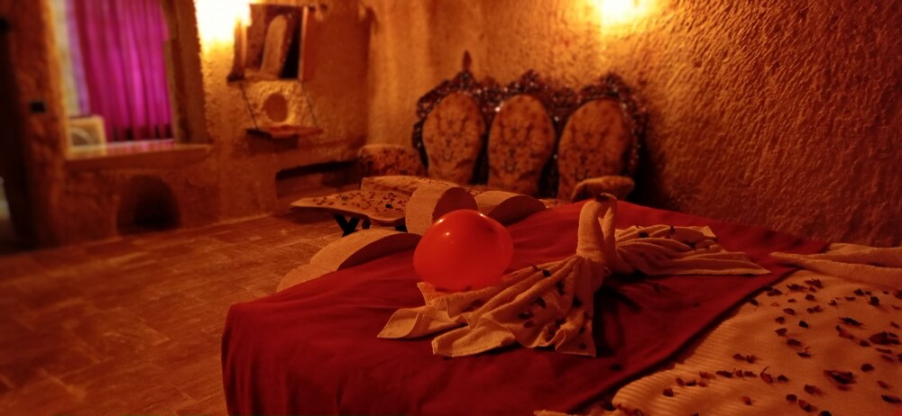 Junior Ottoman Cave 16/41