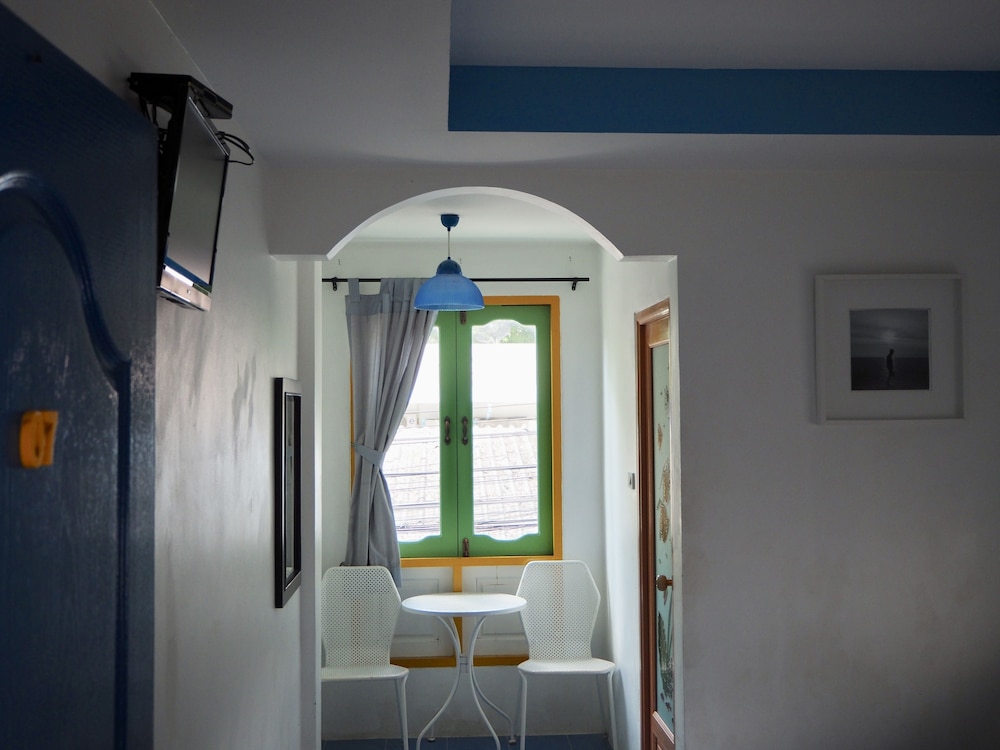 Side Walk Boutique Hotel 50/50