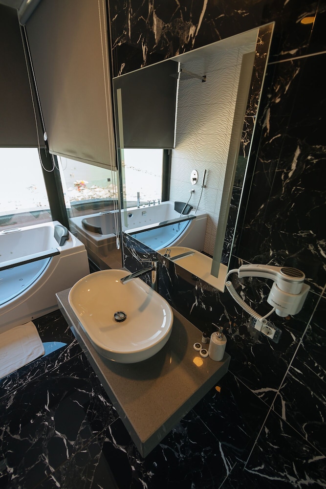 Brilliant Hotel & SPA Golem 42/43
