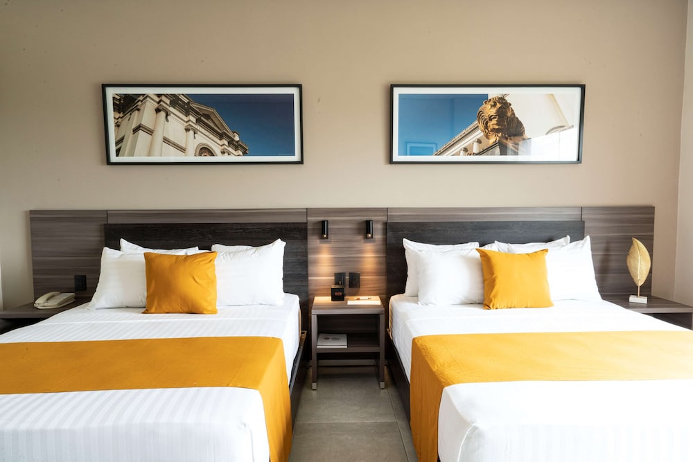 Standard, 2 Queen Beds, Partial Ocean View