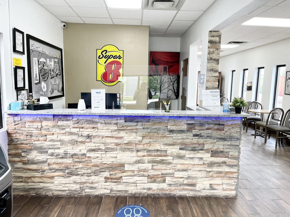 Super 8 by Wyndham Clear Lake 3/58