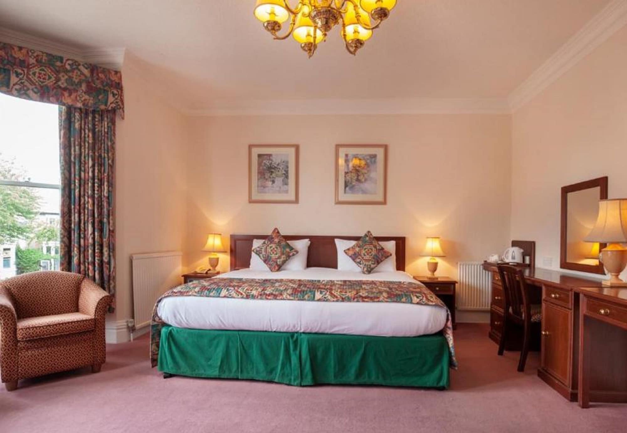 ROOM, DOUBLE BED