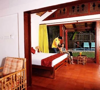 Abad Whispering Palms 38/66
