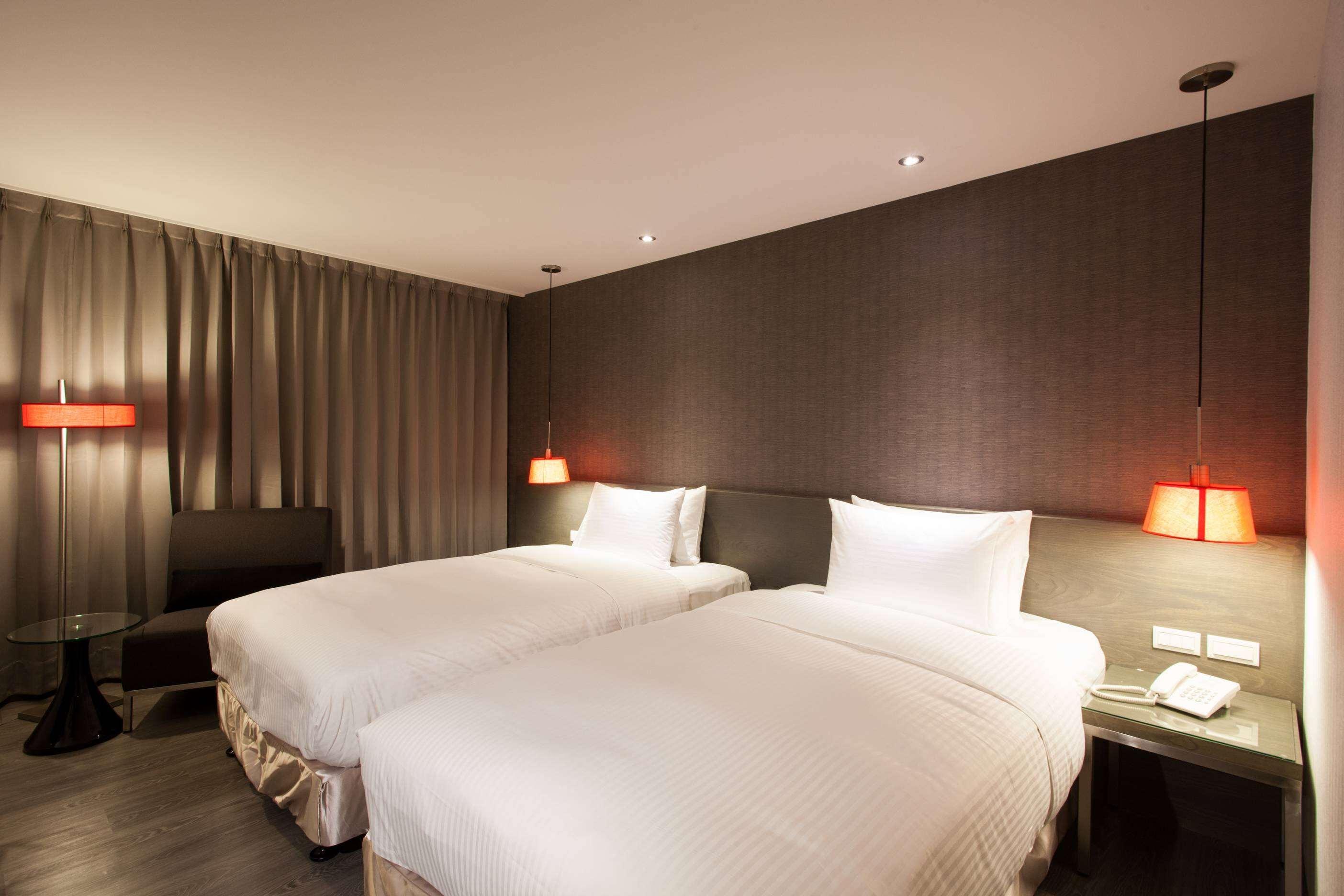 Exquisite, Twin Beds