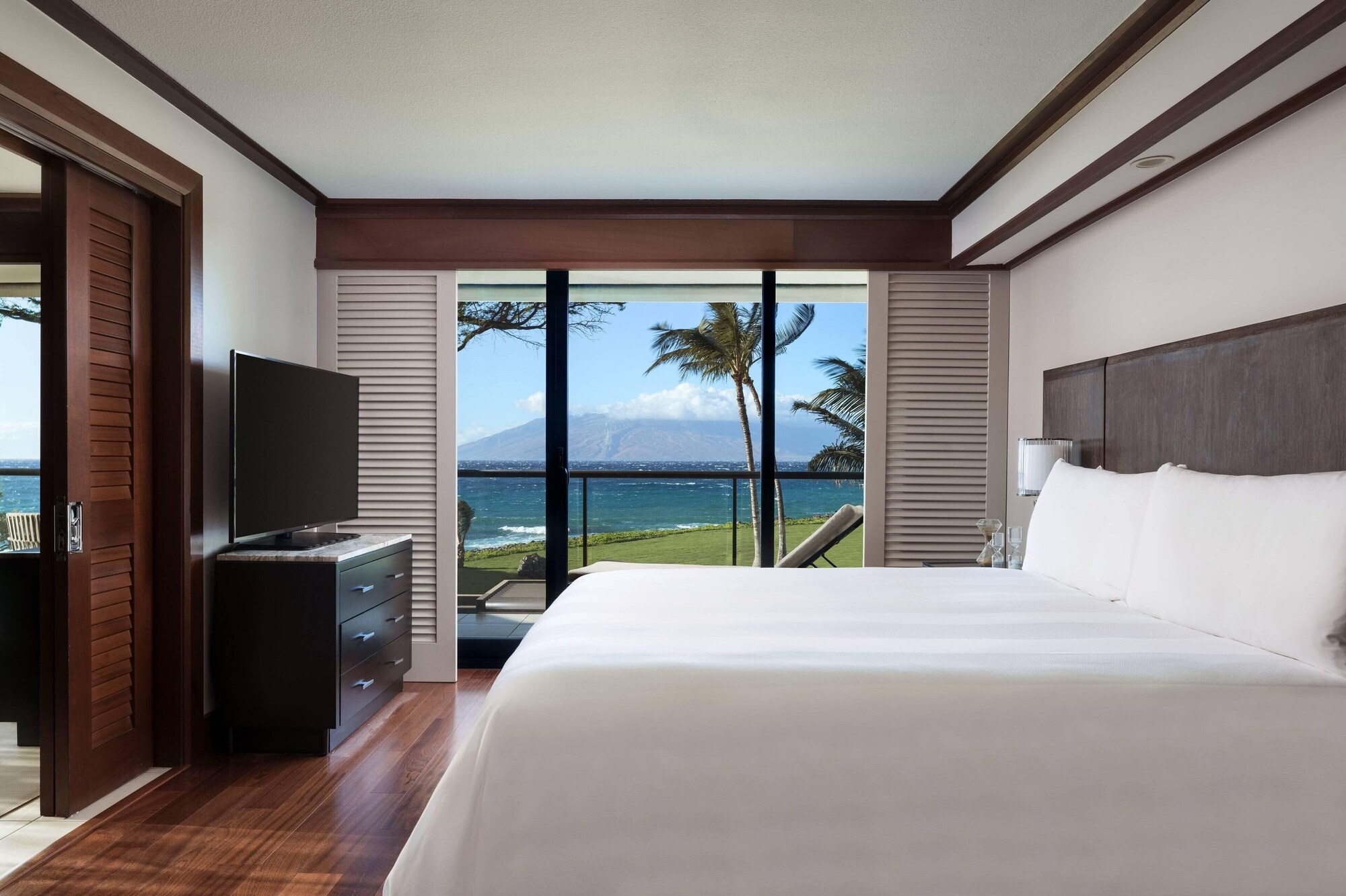 1 Bedroom, Suite, King Bed, Ocean Front, Balcony