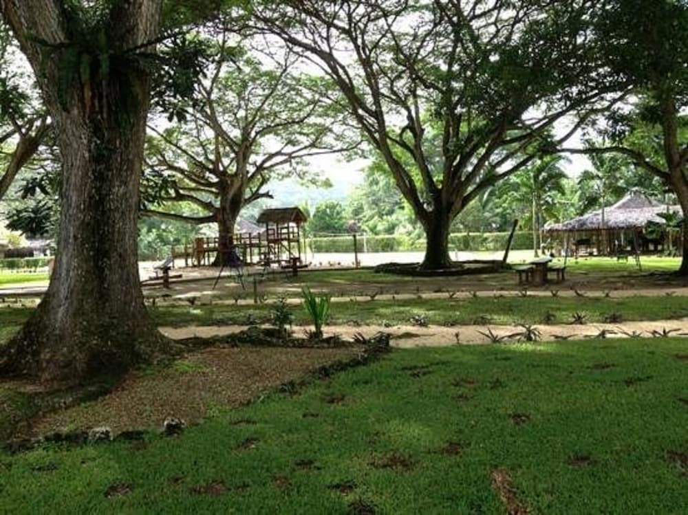 Cocomo Resort 46/50