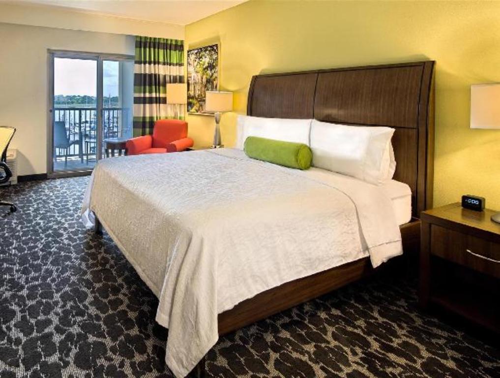 Room, King Bed, No Water View, Balcony, Accessible