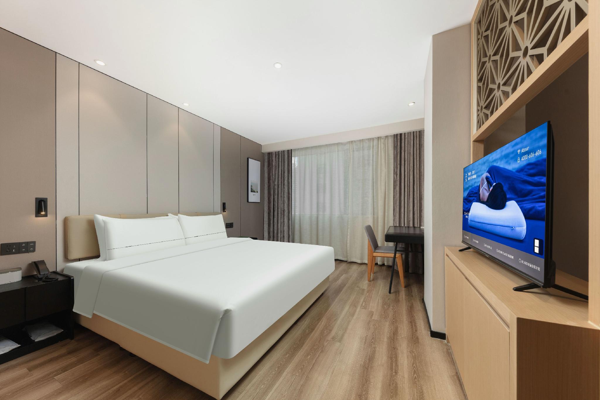 Jimu, Queen Bed