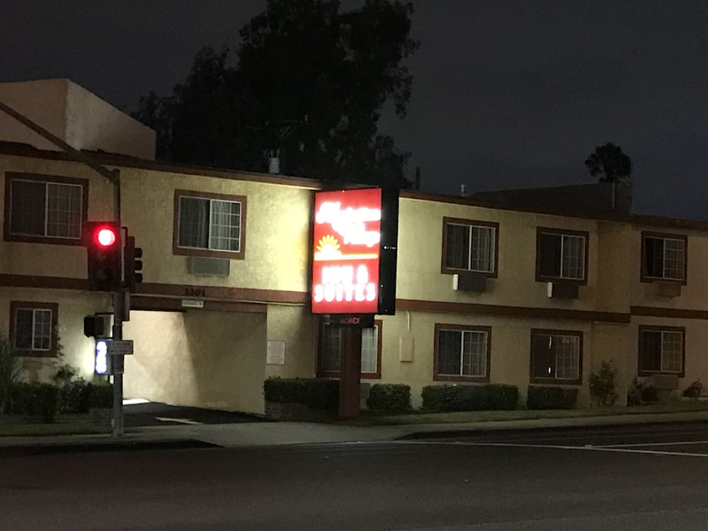 Manhattan Inn & Suites photo1