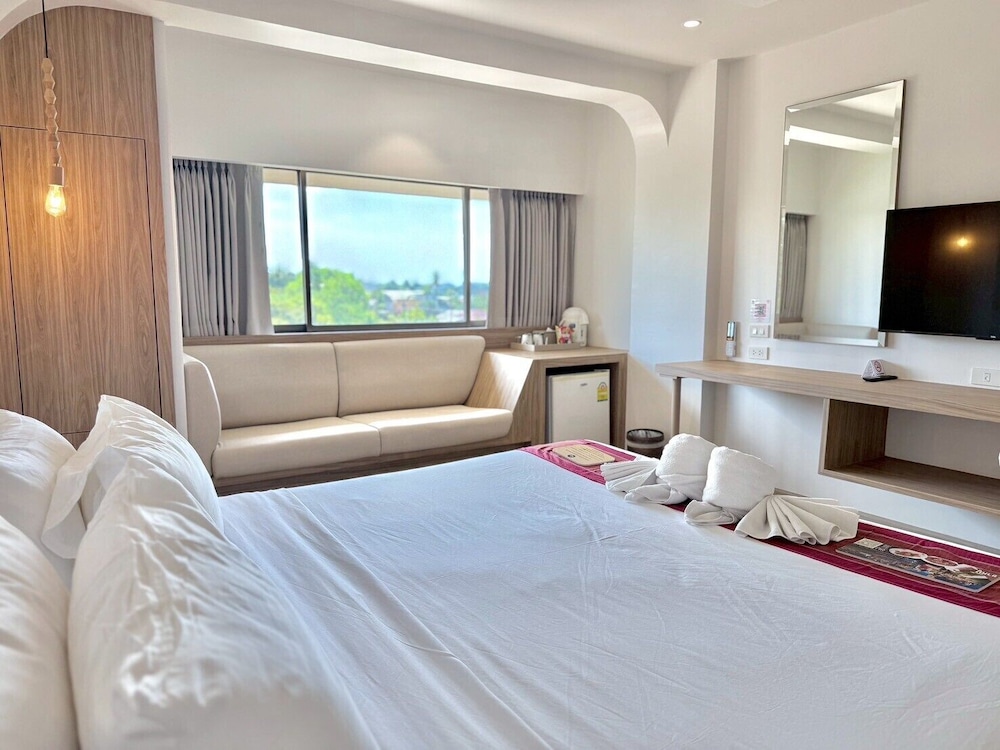 Ivory, King Bed 3/6