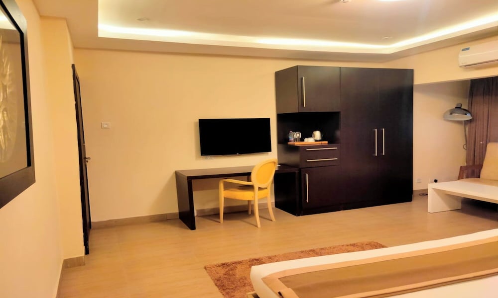 The Cabin Hotel 32/41