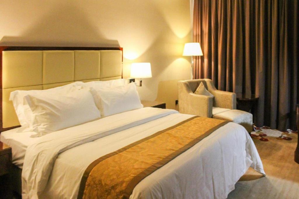 Golden Phoenix International Hotel 27/51