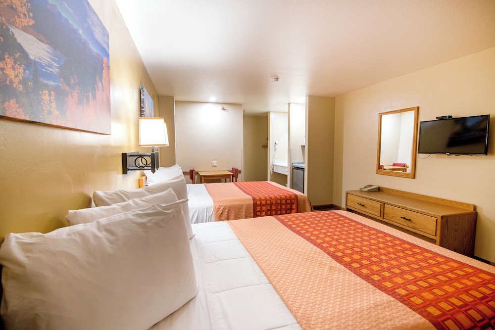 Glenwood Springs Cedar Lodge 11/48