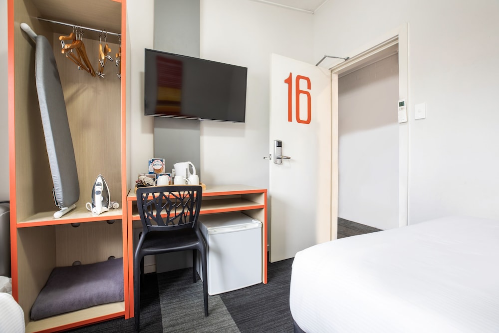Villawood Hotel 10/29