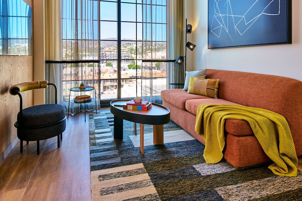 HOLLYWOOD VOLUME, a Tribute Portfolio Hotel 25/50